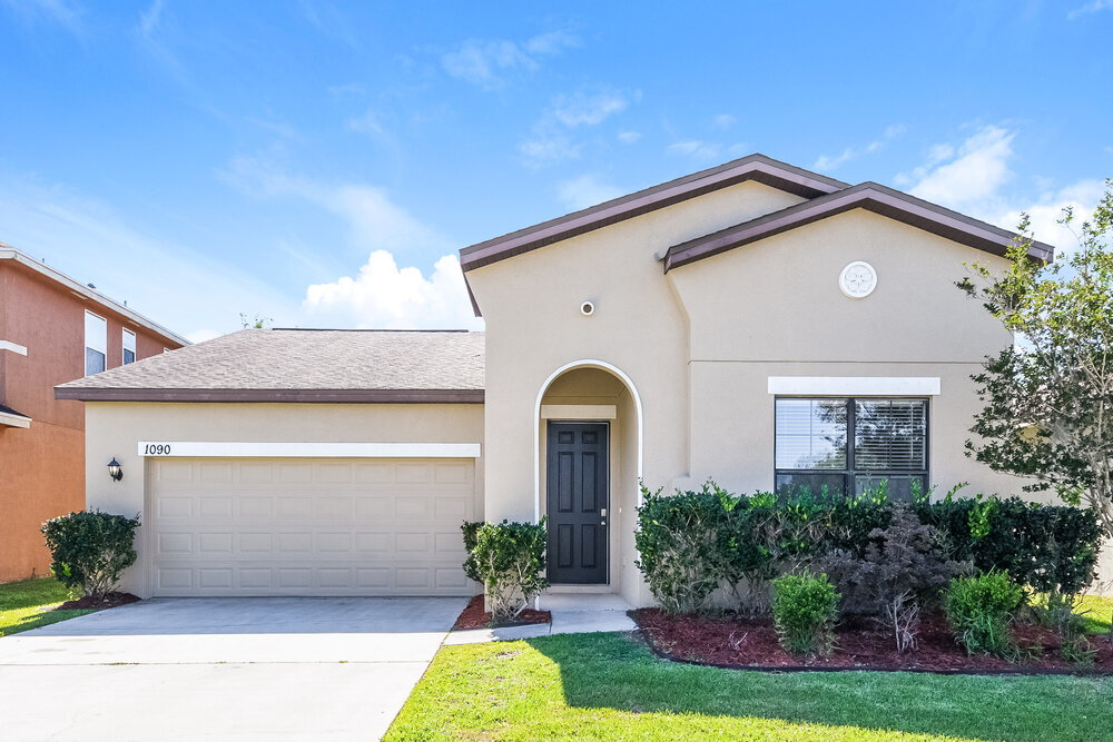 1090 Hermosa Way in Kissimmee, FL - Building Photo