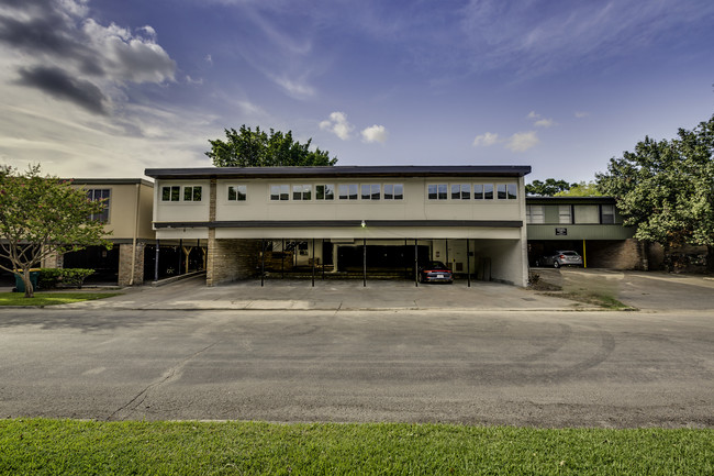 Spruce Bellafontaine in Houston, TX - Foto de edificio - Building Photo