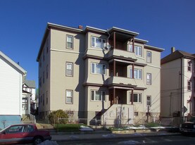 920 Pine St in Fall River, MA - Building Photo