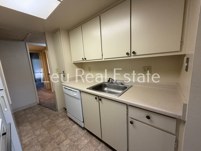 1009 Fulton Ave in Sacramento, CA - Building Photo - Building Photo