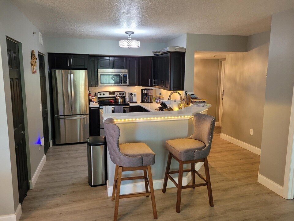 208 Villa Cir in Boynton Beach, FL - Building Photo