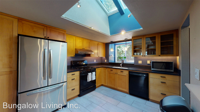 5223 40th Ave SW in Seattle, WA - Foto de edificio - Building Photo
