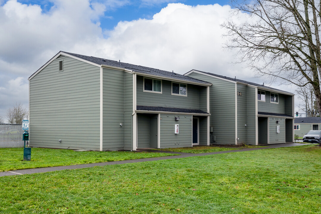 Park Manor in Lebanon, OR - Building Photo