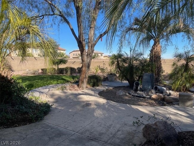 7392 Shady Breeze Ct in Las Vegas, NV - Building Photo - Building Photo