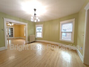 2104 Emerson Ave S in Minneapolis, MN - Building Photo - Building Photo