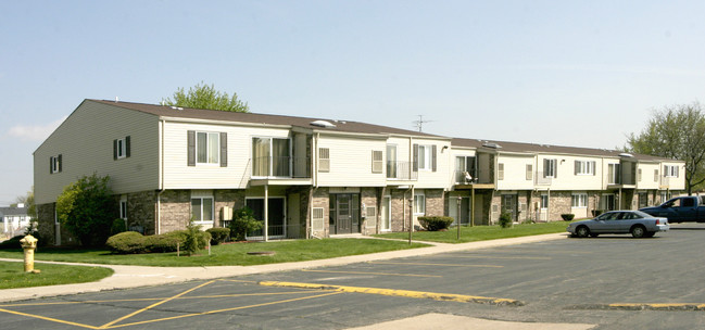 Fern Hill in Clinton Township, MI - Foto de edificio - Building Photo