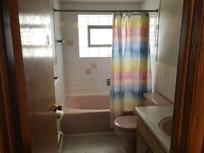 6019 W Higgins Ave, Unit 1-B in Chicago, IL - Building Photo - Building Photo