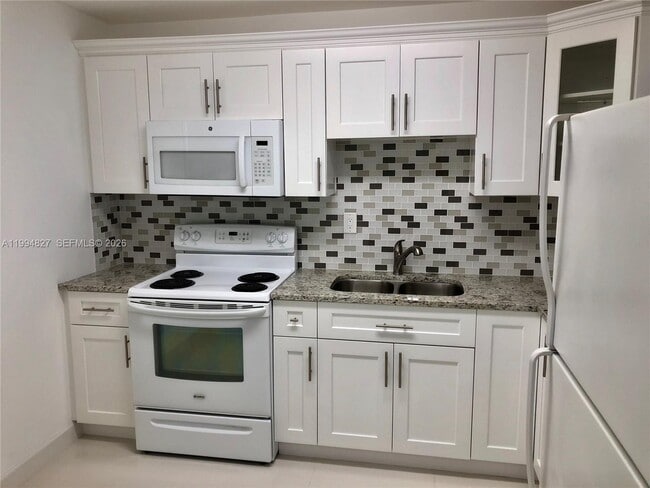 property at 5530 N Lakewood Cir