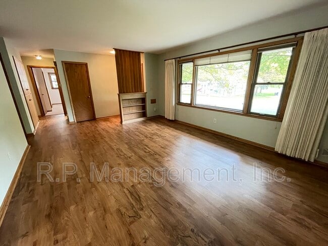 6240 Jupiter Rd NE in Fridley, MN - Building Photo - Building Photo