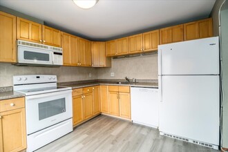 7 Padanaram Rd in Danbury, CT - Building Photo - Building Photo