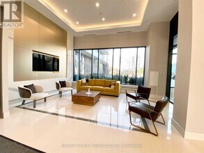 35 Watergarden Dr in Mississauga, ON - Building Photo - Building Photo