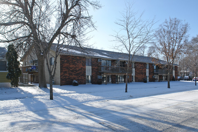 636 Harrison St in Anoka, MN - Foto de edificio - Building Photo