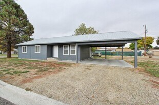 402 Hazel Ave in Emmett, ID - Building Photo
