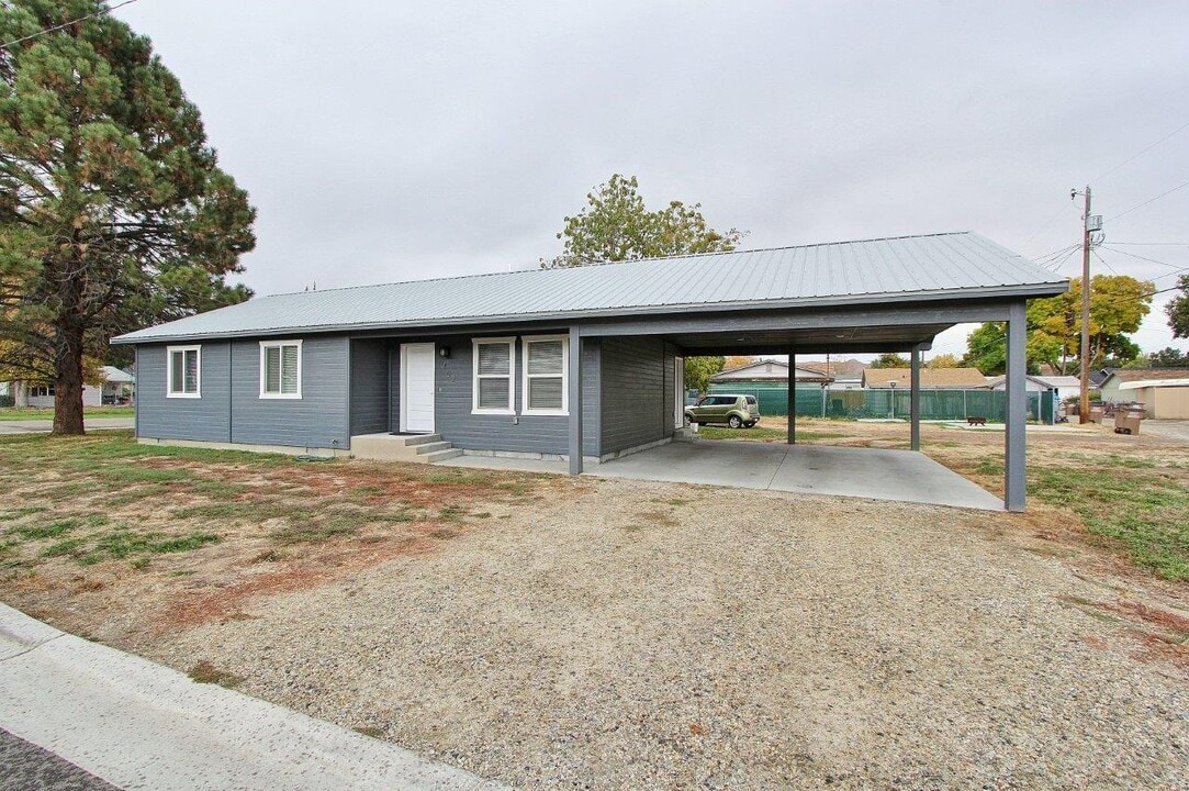 402 Hazel Ave in Emmett, ID - Building Photo