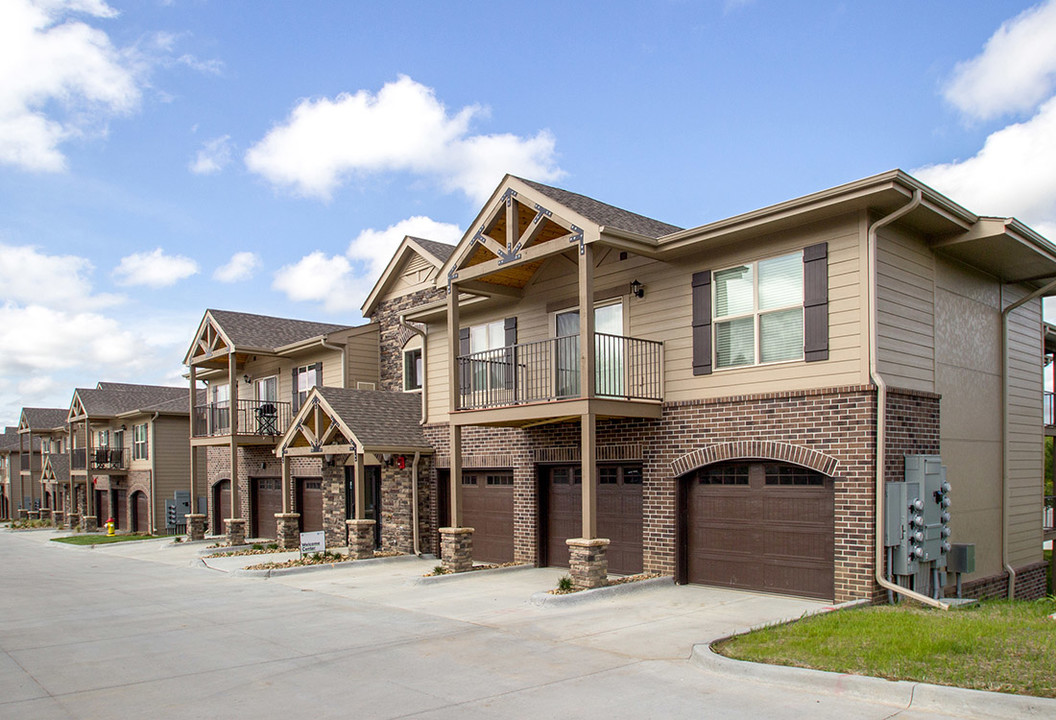 Chateau at Hillsborough in Omaha, NE - Building Photo