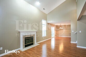 6098 Green Glade Dr in Whitestown, IN - Foto de edificio - Building Photo