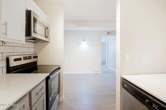 15620 N 25th Ave, Unit 1 in Phoenix, AZ - Building Photo - Building Photo
