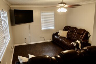 2614 Cleburne St in Houston, TX - Building Photo - Building Photo