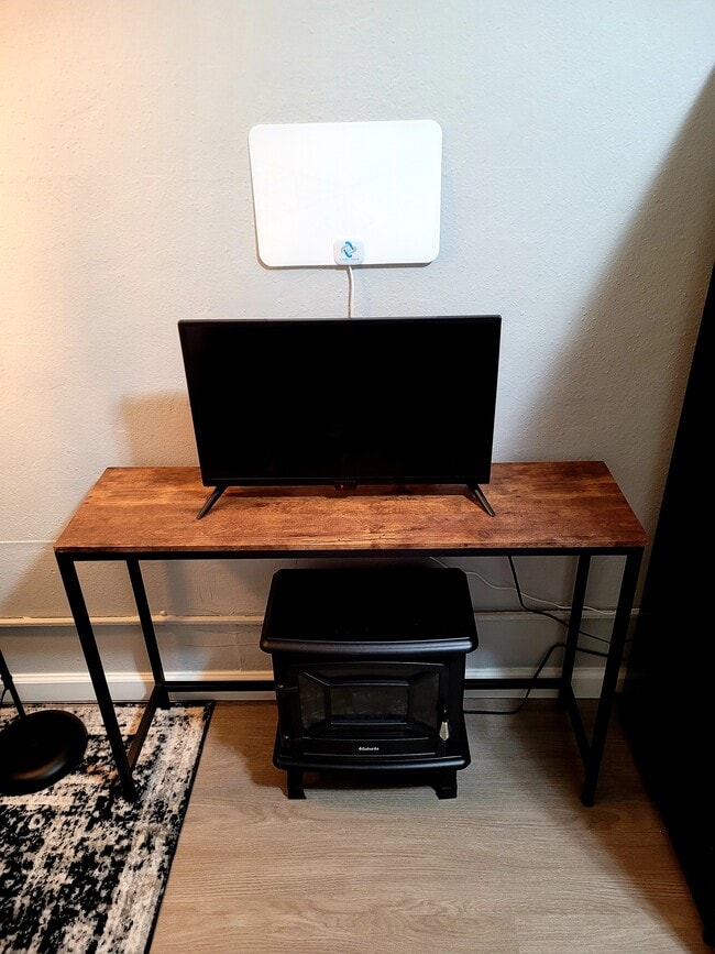 2315 W Victory Blvd, Unit C in Burbank, CA - Building Photo - Building Photo