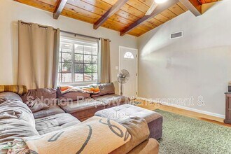 901 Eucalyptus Ave in Vista, CA - Building Photo - Building Photo