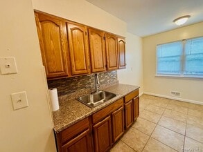 235-12 147th Dr in Queens, NY - Building Photo - Building Photo