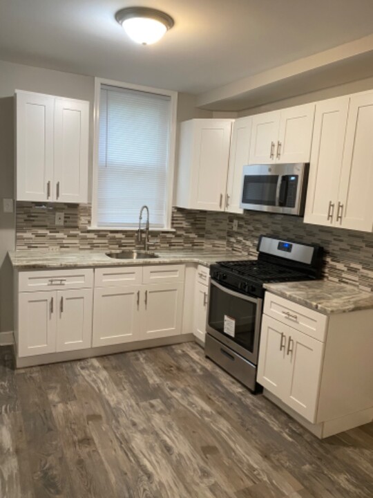 6236 N Lambert St in Philadelphia, PA - Building Photo