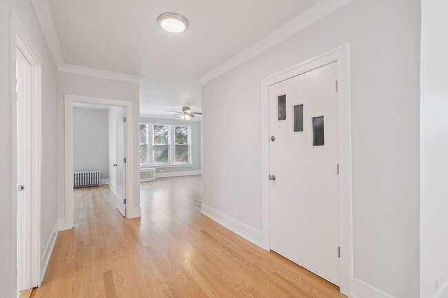 1631 Monroe St in Evanston, IL - Building Photo - Building Photo