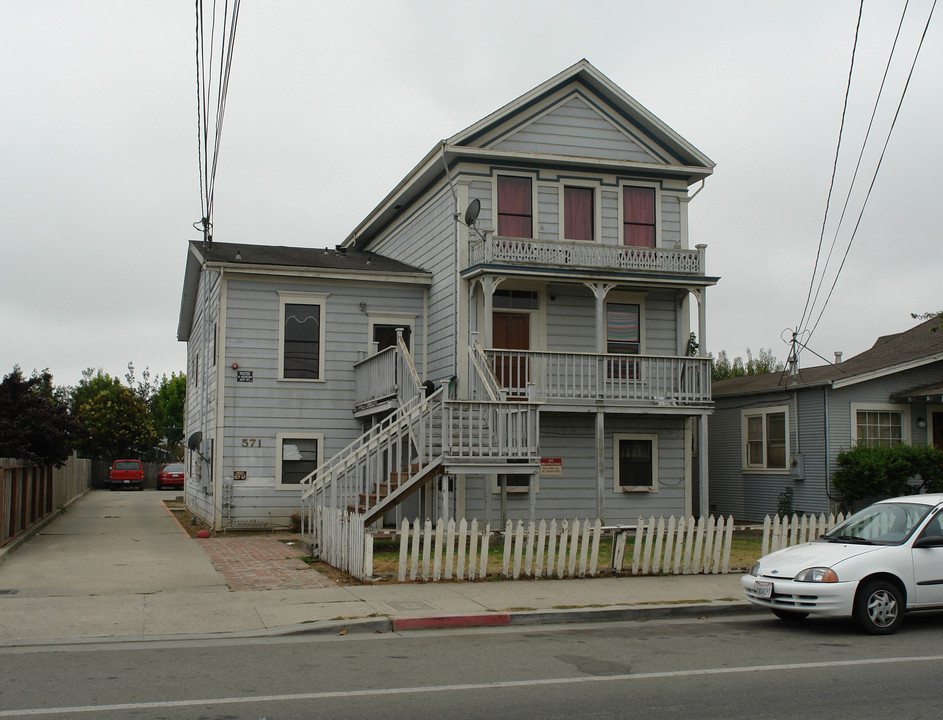 571 Rodriguez St in Watsonville, CA - Building Photo