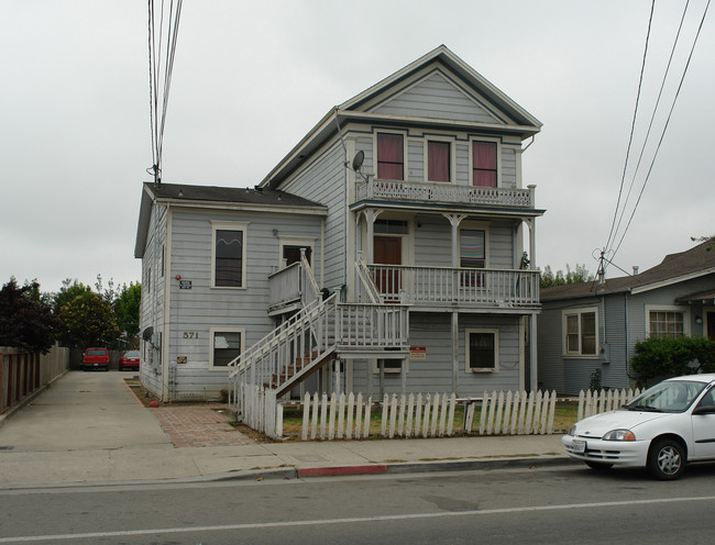 571 Rodriguez St