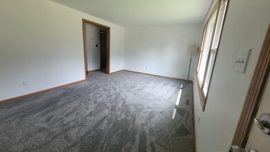 2212 Bartlett Ave in Altoona, WI - Building Photo - Building Photo