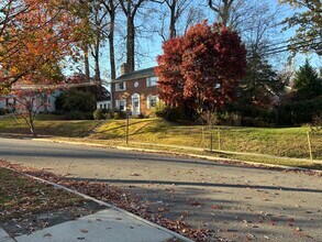 22 Kentbury Way in Bethesda, MD - Building Photo - Building Photo