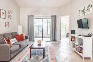 134 Lakepointe Cir in Kissimmee, FL - Building Photo