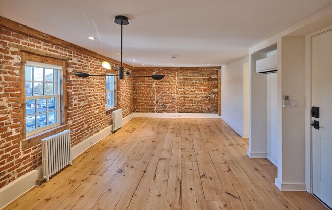 44 S Main St, Unit 2S in New Hope, PA - Foto de edificio - Building Photo