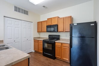 Deer Valley Villas in Silvis, IL - Building Photo - Interior Photo