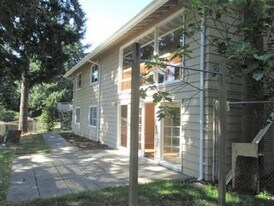 157th Ave SE (533) in Bellevue, WA - Building Photo