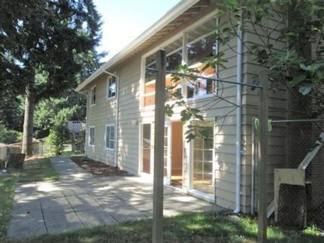 property at 533 157th Ave SE
