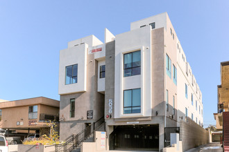 ST Townhomes at Slauson in Culver City, CA - Foto de edificio - Building Photo