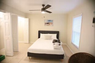 826 N Lincoln Ave in Lakeland, FL - Building Photo