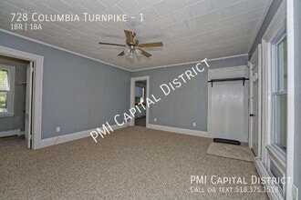 728 Columbia Turnpike in East Greenbush, NY - Foto de edificio - Building Photo