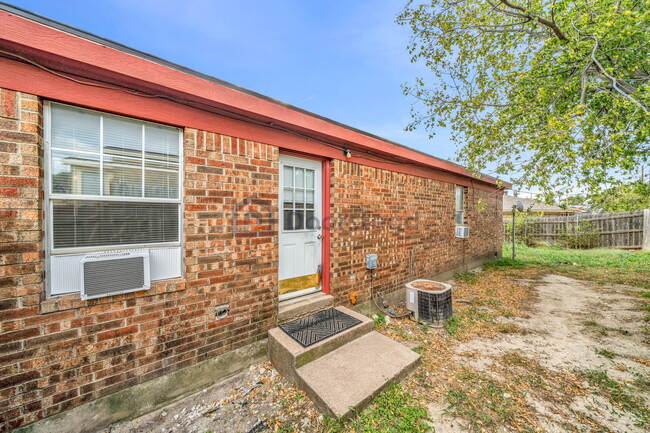 100 Clearwood Dr in Fort Worth, TX - Building Photo - Building Photo