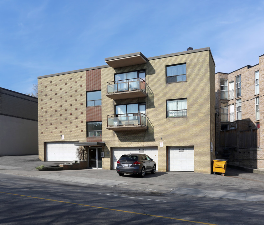 2106 Dufferin St in Toronto, ON - Building Photo