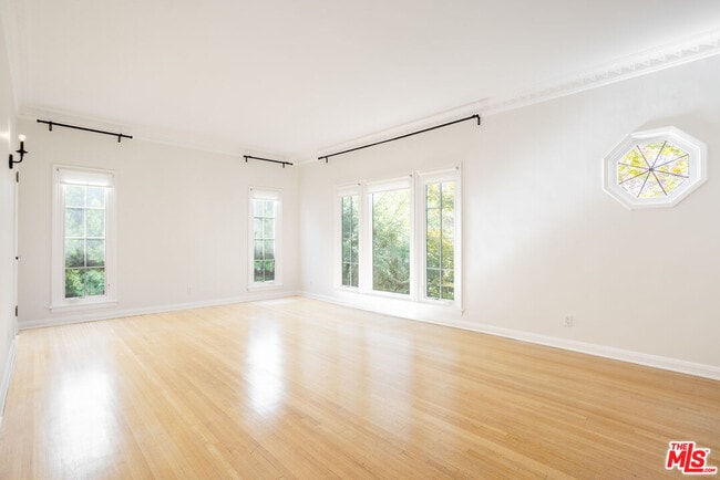 property at 442 S Maple Dr