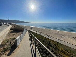 811 S Catalina Ave in Redondo Beach, CA - Foto de edificio - Building Photo