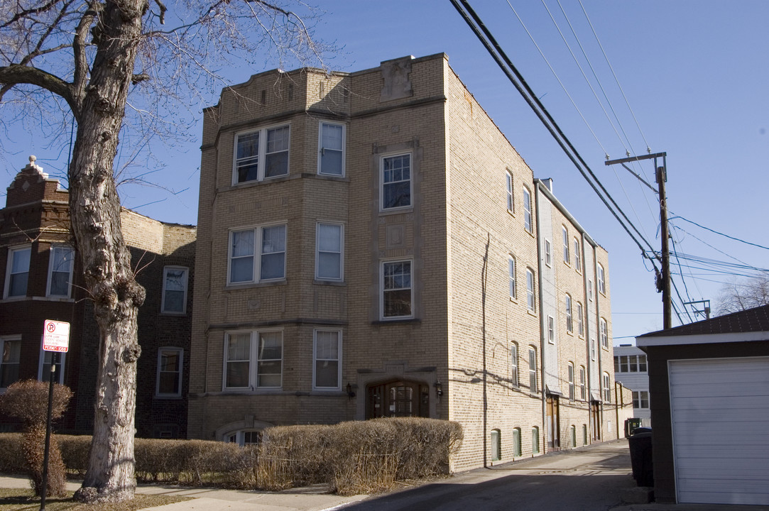 2615 N Harding Ave in Chicago, IL - Foto de edificio