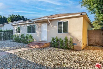 17623 Burbank Blvd, Unit 508 in Los Angeles, CA - Building Photo - Building Photo