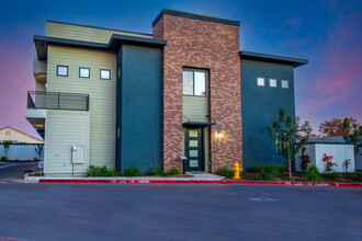 161 E Lexington Ave in Gilbert, AZ - Foto de edificio - Building Photo