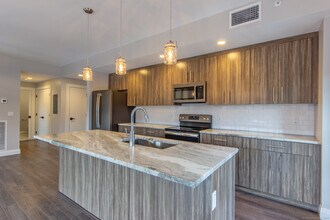 11 Edgewater Cir in East Hampton, CT - Building Photo - Building Photo