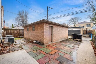 2531 W Lunt Ave, Unit 2 in Chicago, IL - Building Photo - Building Photo