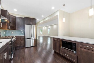 75 Winchester St, Unit 1 in Medford, MA - Foto de edificio - Building Photo