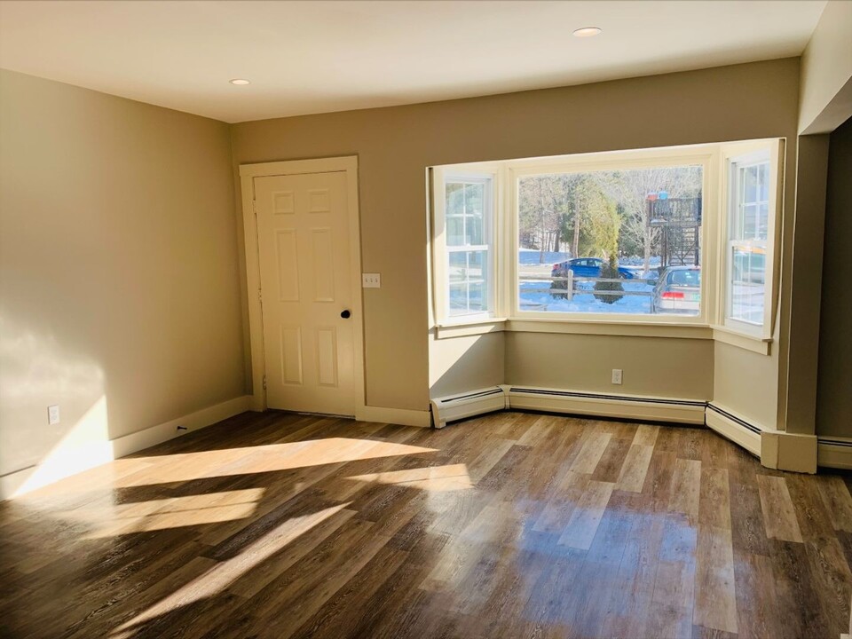 2015 Quechee Main St in Quechee, VT - Building Photo